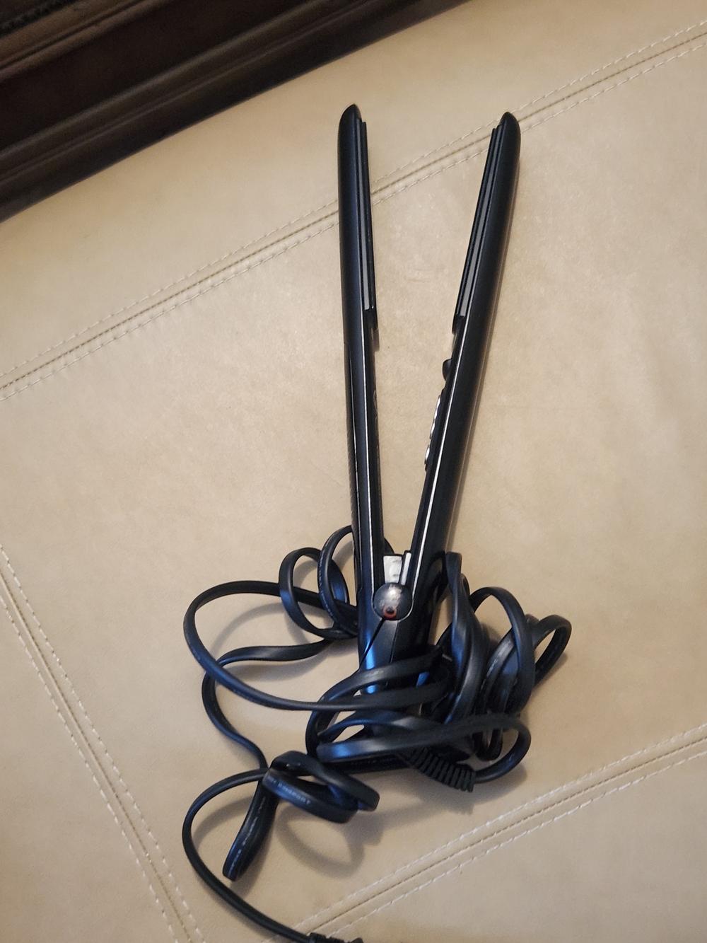 Onyx Black Hair Straightener with Blue LED Display - Picture 4 of 6
